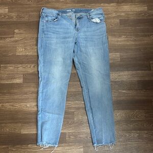 Old Navy Light Blue Cropped Jeans